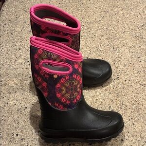 Girls Size 1 Tie Dye Bogs Black and Pink Kids Waterproof Rain Boots